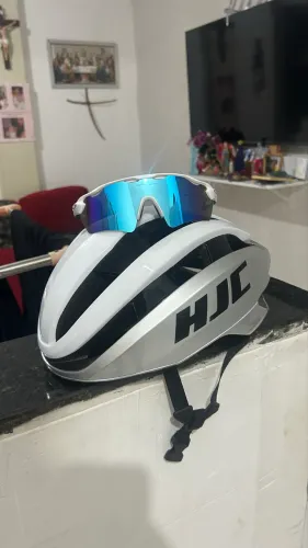 Capacete e óculos novos