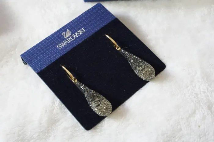 Brinco em gota dourado com Cristais Swarovski