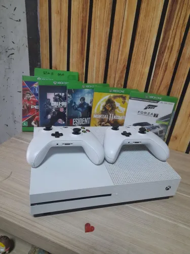 Xbox One S 1tb 2 controles