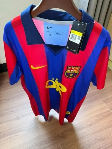 Camisa Barcelona x Olivia Rodrigo