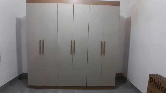 Guarda roupa 6 portas, pouco usado sem defeito. Está montado pra pessoa ver o estado.