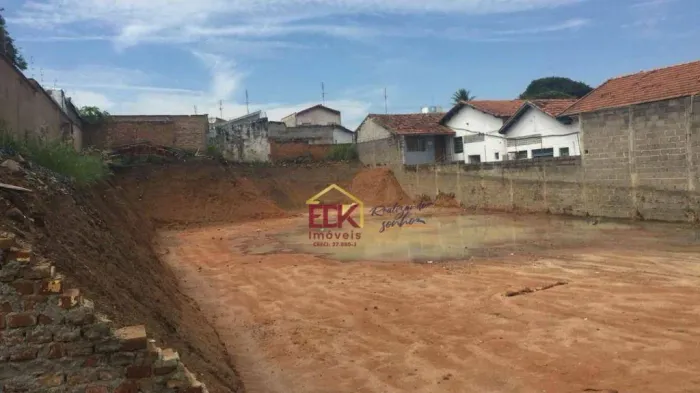 Terreno à venda, 762 m² por R$ 800.000,00 - Centro - Pindamonhangaba/SP