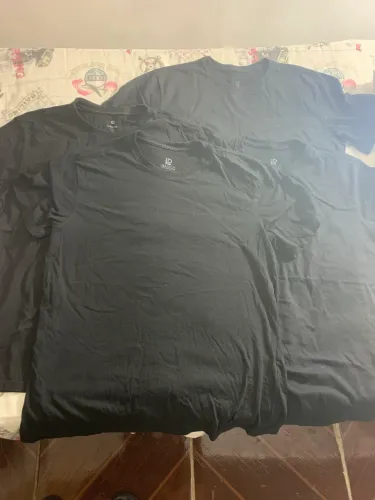 4 camisas pretas em algodão puro