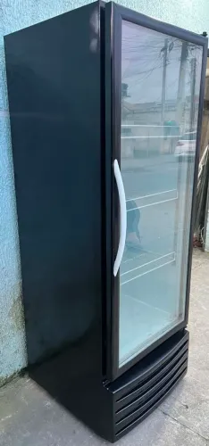 Vendo uma espositora de bebidas em ótimo estado