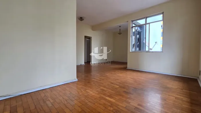 Apartamento 2 quartos em andar alto com vista incrível, sala ampla e DCE