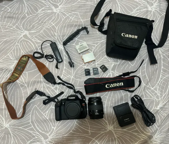 Canon EOS Rebel T3i Completa + Lente 35-80mm. Excelente Estado