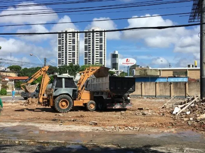 Demolição,limpeza terreno,locação retroescavadeira,trator,rompedor,pa carregadeira