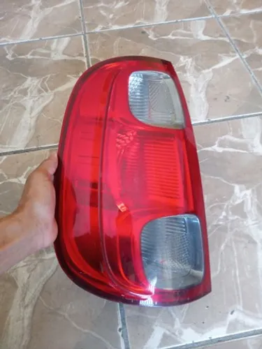 Lanterna traseira esquerda Fiat Uno Vivace 2010
