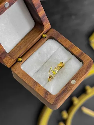 Anel feminino com nome em ouro18k