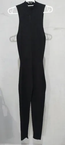 Macacão feminino de lã preto - tamanho P