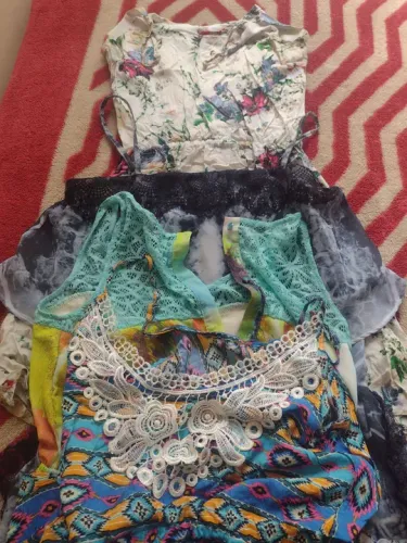 4 Vestidos Floridos - Tamanhos M/G
