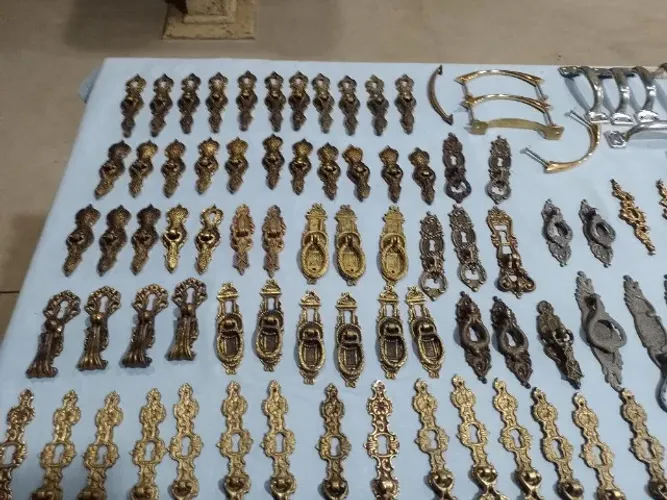 Puxadores para móveis antigos em bronze puro veja