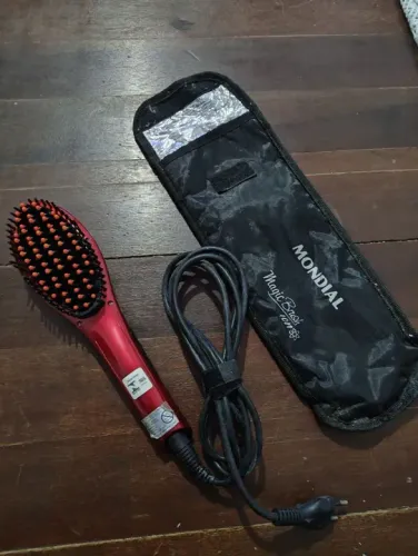 Escova  alisadora Mondial (bivolt)