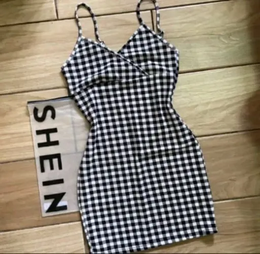 Vestido Xadrez preto e branco ou vermelho e Preto TAMANHO P