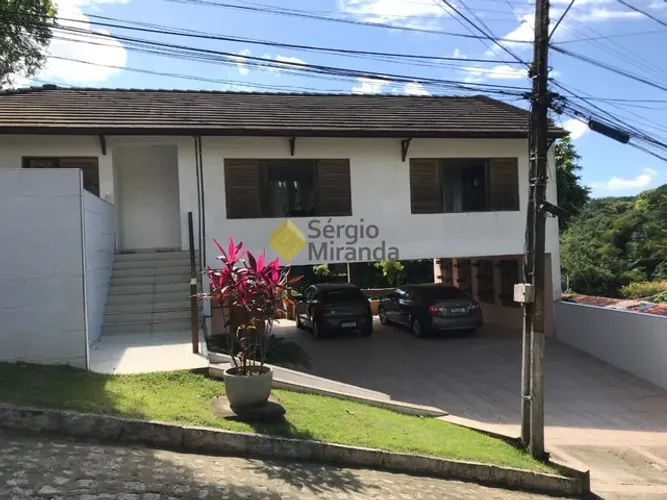 Casa de condomínio para venda com 600m², e 3 quartos.