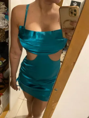 COPA 2026! Vestido azul cetim com aberturas laterais