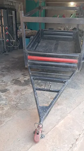 Carreta de reboque para carro com estepe