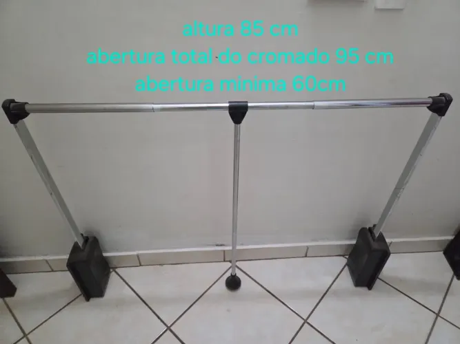 Cabideiro de chão ajustável cromado - Altura 85cm - R$150