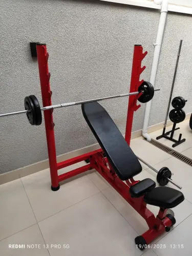 Banco de Supino Reto e Reclinável com Suporte e Barras