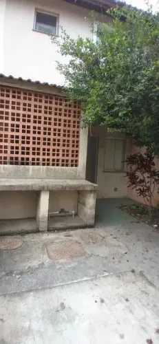 Casa em Condomínio com 2 Quarto(s) e 1 banheiro(s) para Alugar, 57 m² por R$ 750 / Mês