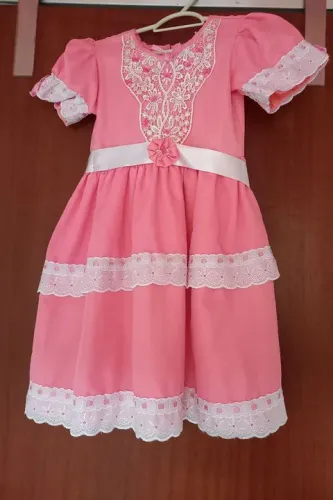 Vestidos Infantis 20 reais cada peça.