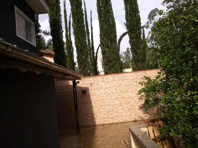 SOBRADO MARAVILHOSO, ESPAÇOSO COM CHURRASQUEIRA E MESA DE BILHAR