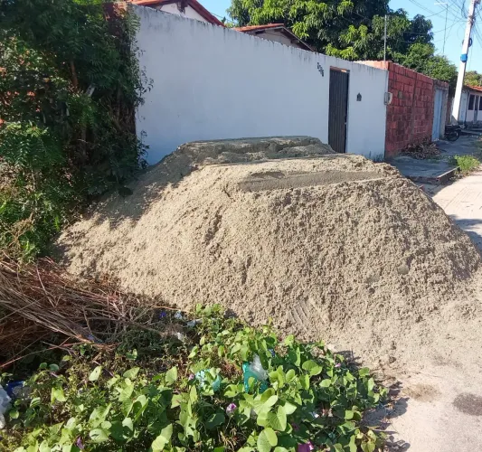 Materiais de construção areia de ótima qualidade, entrega rápida.