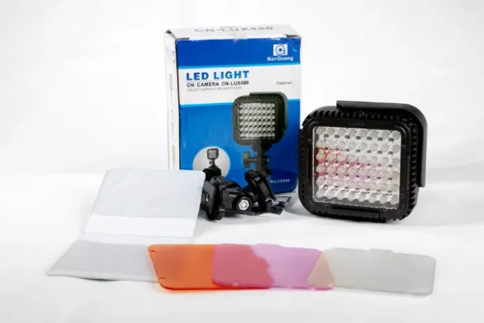 NanGuang CN-LUX480 LED - 02 unidades, dimerizáveis, encaixáveis, 3×AAA