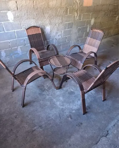 Conjunto de Mesa e Cadeiras em fibra sintética novas