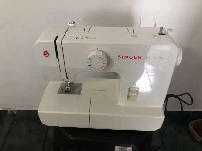 Vende se máquina de costura singer !! 400.09 