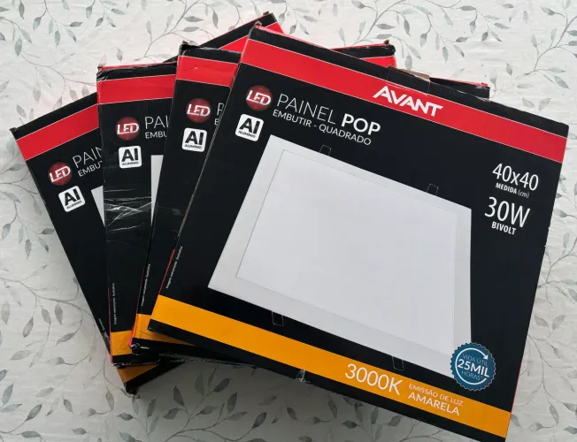 Painel led 40x40 - luz amarela - 30W