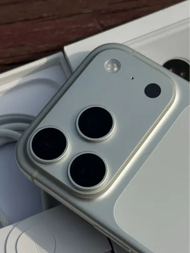 17 PRO MAX 256 GB - SILVER