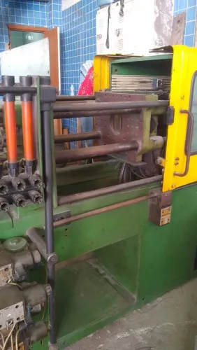 Injetora plástica 80 Ton