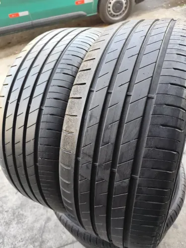 2 Pneus 235/45/19 Goodyear Wangler. Seminovos. 90%. ACEITO CARTÃO.