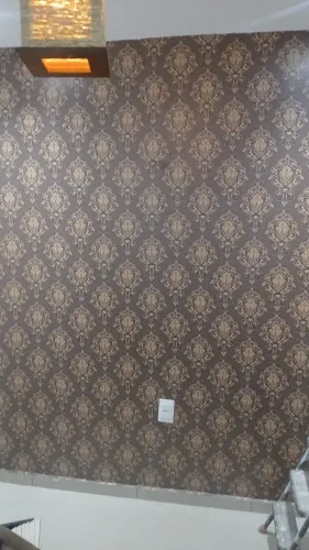 Colocação de papel de parede