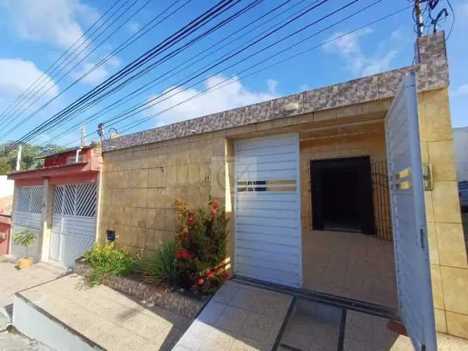 Vende-se Casa em Condomínio Fechado no Bairro 18 do Forte - Aracaju-SE