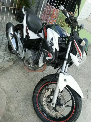 VENDO CB 250 TWISTER ANO 2016
