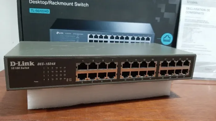 Switch D-link 24 portas, 10/100 | DES-1024a | Plug and Play - Pouco Usado