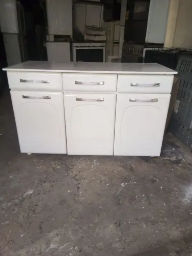 Balcão com 3 portas e 3 gavetas branco