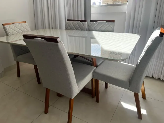 Mesa de Jantar Elegante com 6 Cadeiras