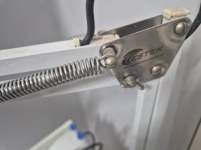 Exaustor e luminária Estek 