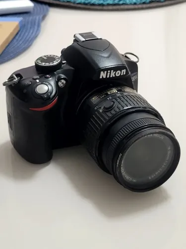 Câmera Nikon D3200 conservada