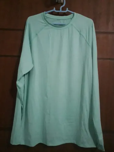 2 camisas masc. prot. UV 50, M, perfeito estado. 