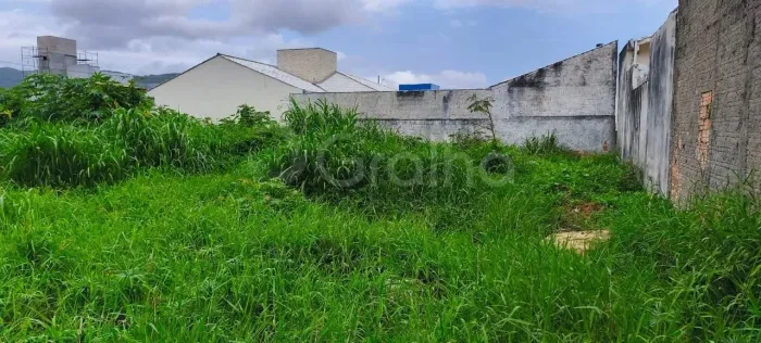 Terreno de 360m² no Carianos