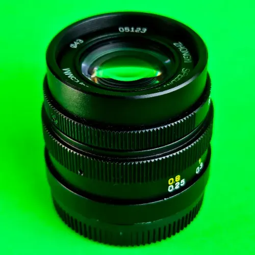 Lente Panasonic MFT (Micro Four Thirds) Zhongyi Mitakon Speedmaster 25mm F0.95 com filtro 