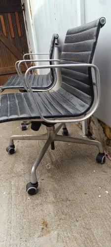 Vendo Cadeira em aço escovado- Cada uma(serve para escritório/ jogar/ jantar)