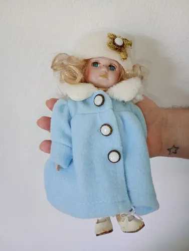 Mini boneca