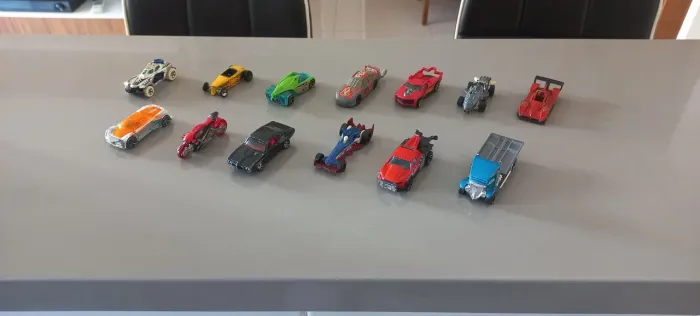 Carros Hot Wheels em ótimo estado