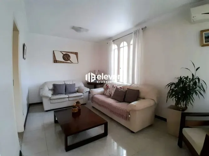Sobrado à venda no Boqueirão com quintal e solarium