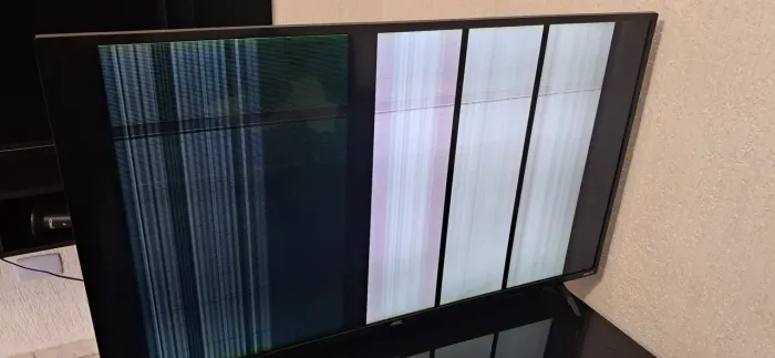 TV AOC Roku 43  com defeito na tela